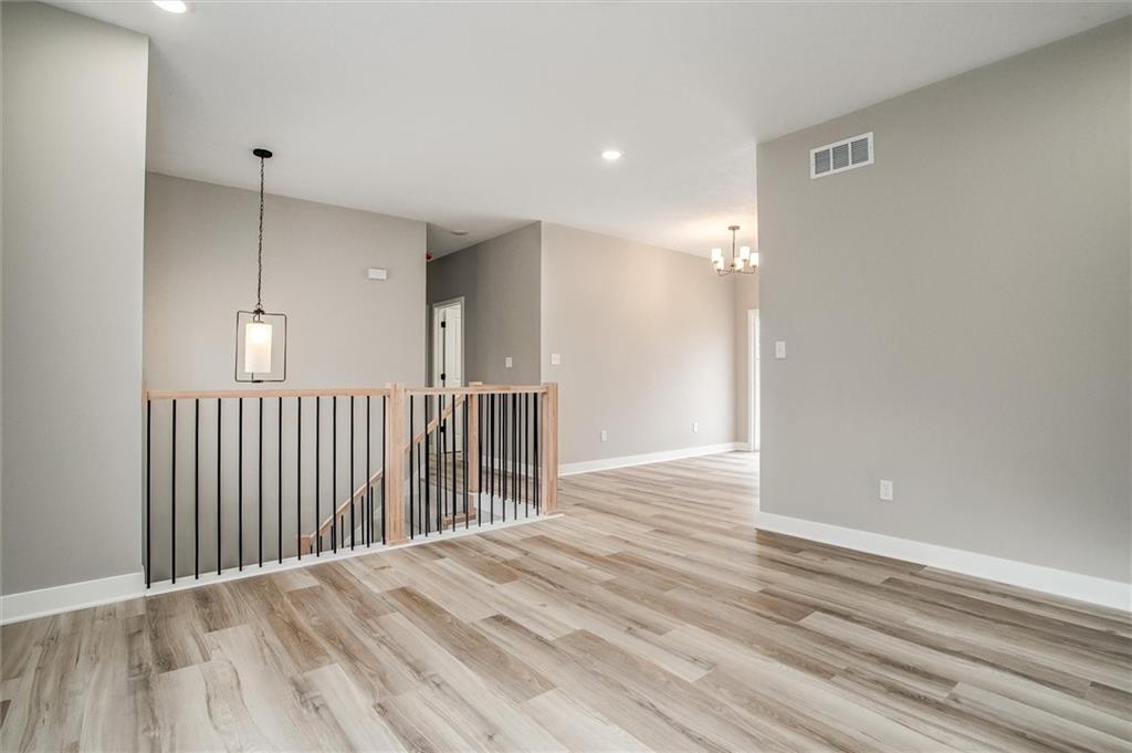 1104 Northeast Columbus Street Lee's Summit, MO 64086 - Photo 5 of 28