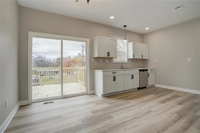 $335,000 | 1104 Northeast Columbus Street, Lee's Summit, MO 64086