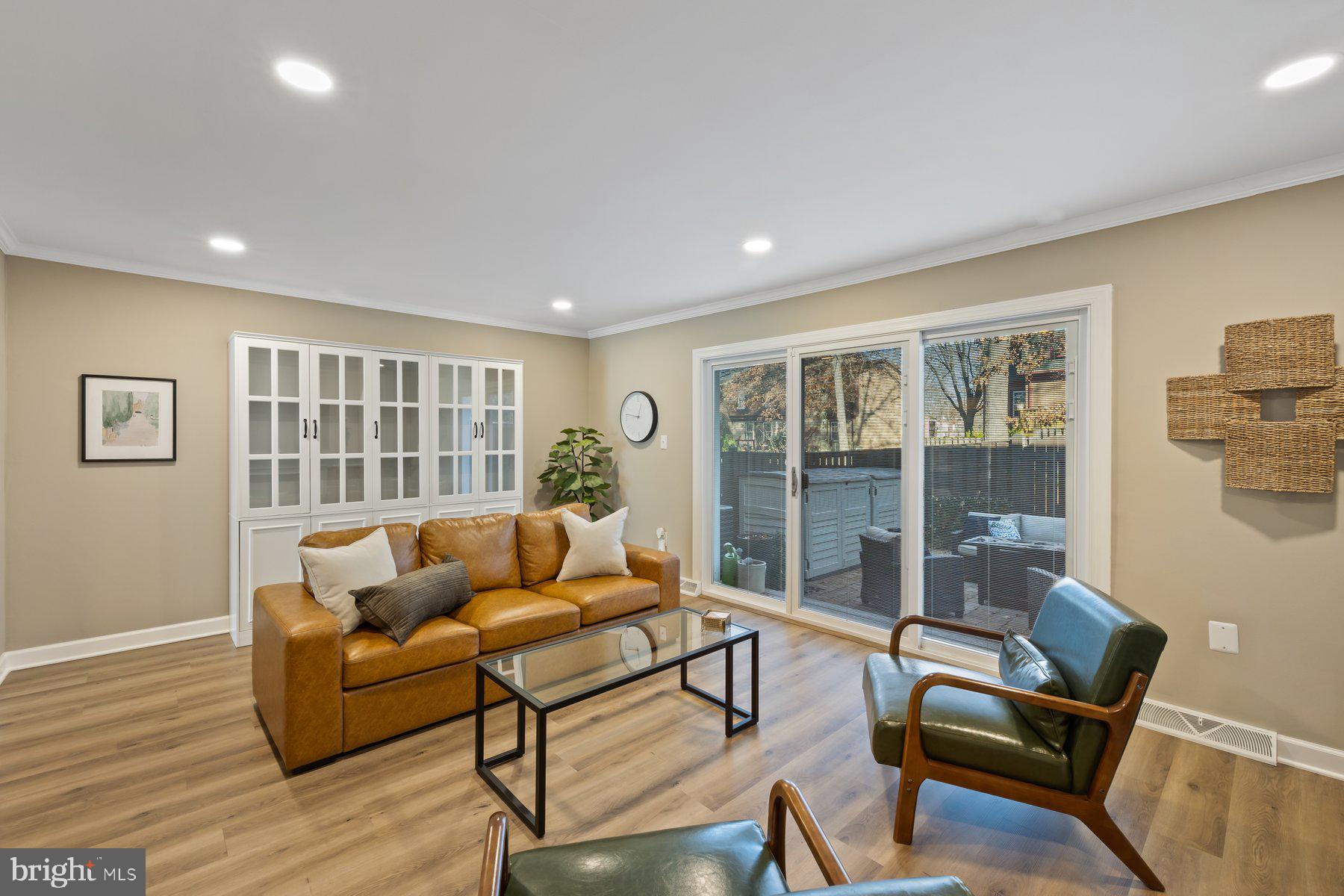 1606 Angus Court Crofton, MD 21114 - Photo 13 of 52 Living Room