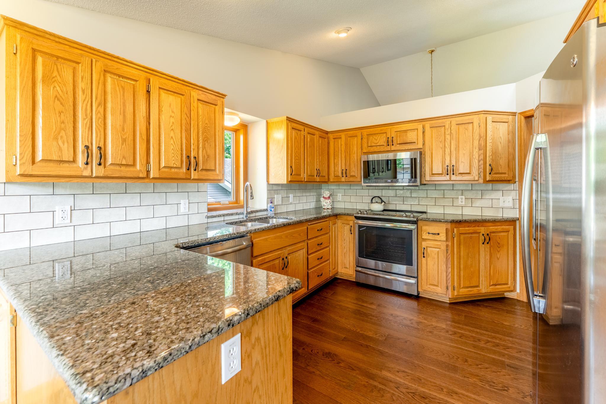 3022 Highpointe Curve Roseville, MN 55113 - Photo 11 of 38