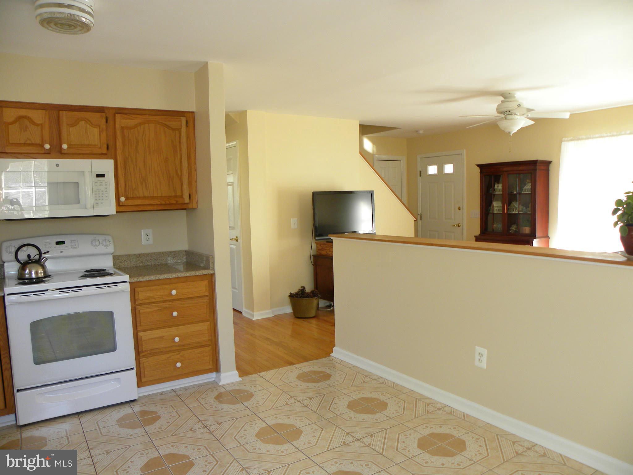 5385 Green Bridge Road Dayton, MD 21036 - Photo 5 of 29 Eat-in kitchen with access to living room.