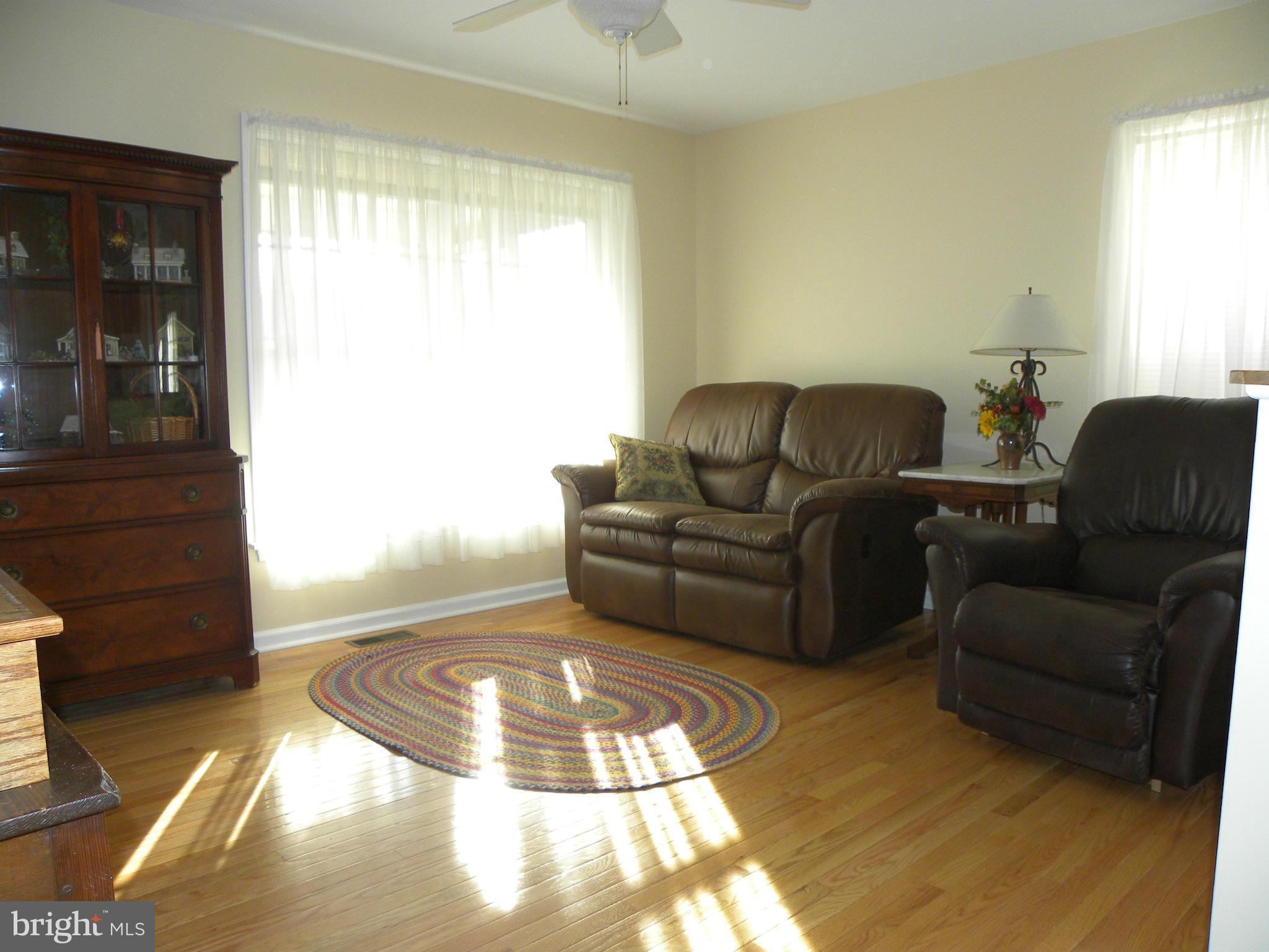 5385 Green Bridge Road Dayton, MD 21036 - Photo 7 of 29 Cozy, sun-kissed living room