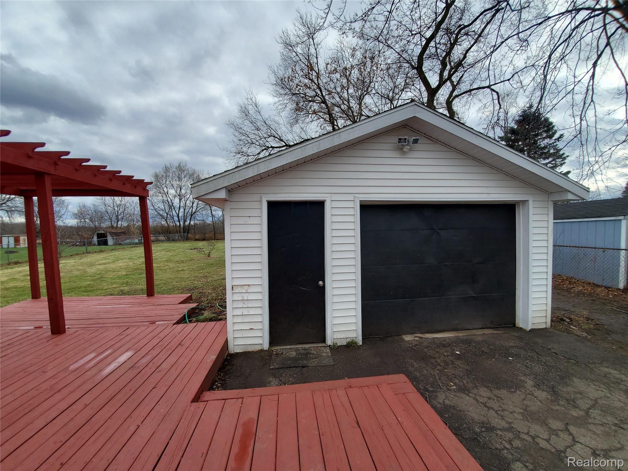 6024 Hopkins Road Flint, MI 48506 - Photo 26 of 29 20201123_135944.jpg