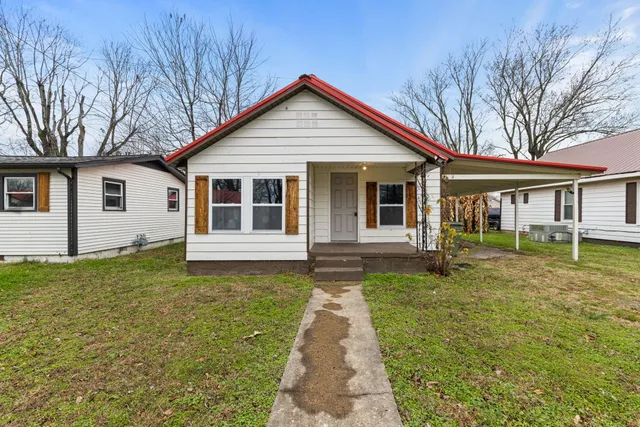 $1,100 | 508 5th Street, Lawrenceburg, TN 38464