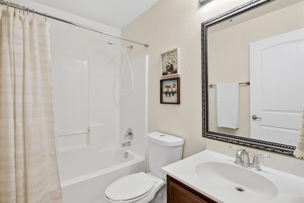 5069 Britton Ridge Lane Fort Worth, TX 76179 - Photo 25 of 32 Full bathroom with custom framed mirror and new light fixture.