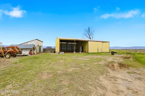 a house view with a outdoor space
