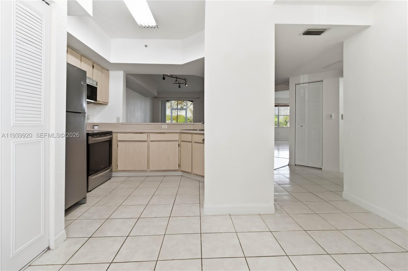 751 Southwest 148th Avenue, Unit 1008 Sunrise, FL 33325 - Photo 5 of 26