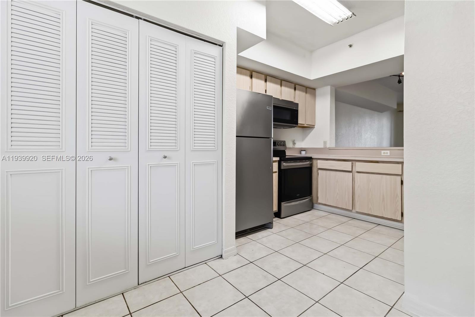 751 Southwest 148th Avenue, Unit 1008 Sunrise, FL 33325 - Photo 7 of 26