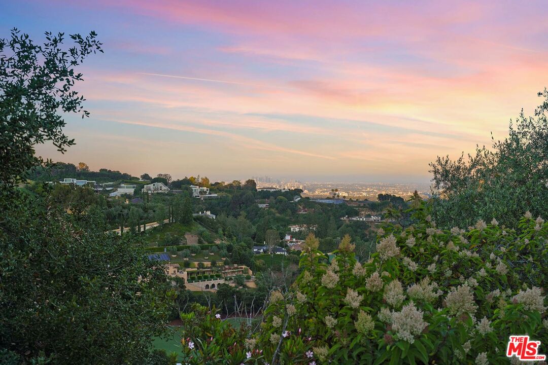 11316 Chalon Road Los Angeles, CA 90049 - Photo 3 of 31 Gallery Image 3