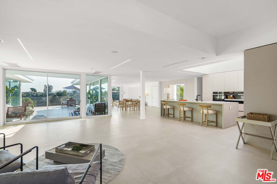 11316 Chalon Road Los Angeles, CA 90049 - Photo 6 of 31 Gallery Image 6