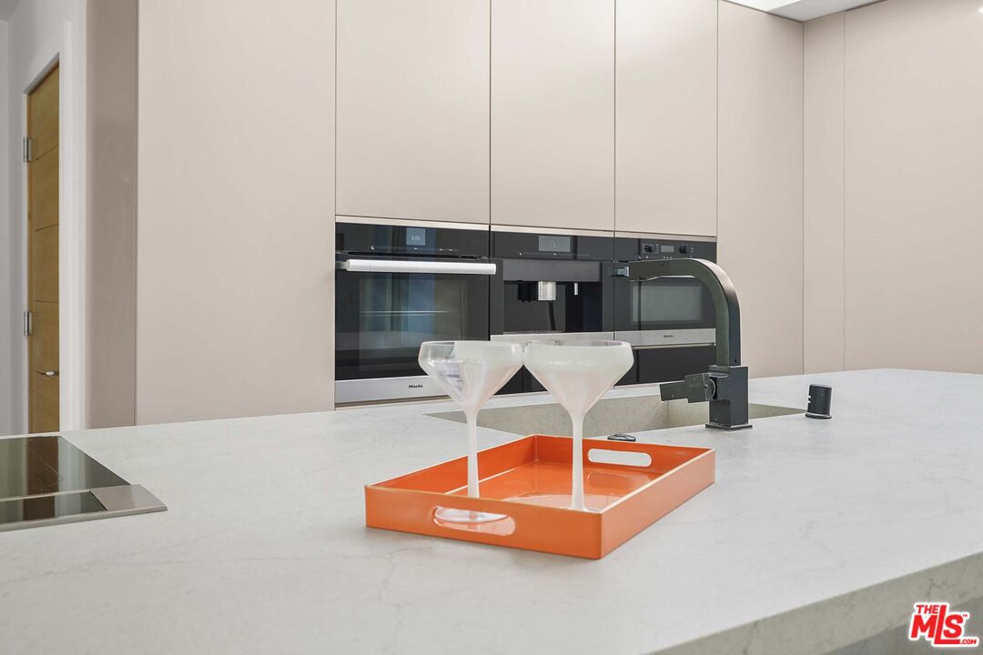 11316 Chalon Road Los Angeles, CA 90049 - Photo 8 of 31 Gallery Image 8