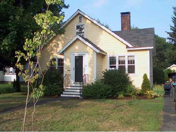 96 Court Street Exeter, NH 03833 - Photo 1 of 6
