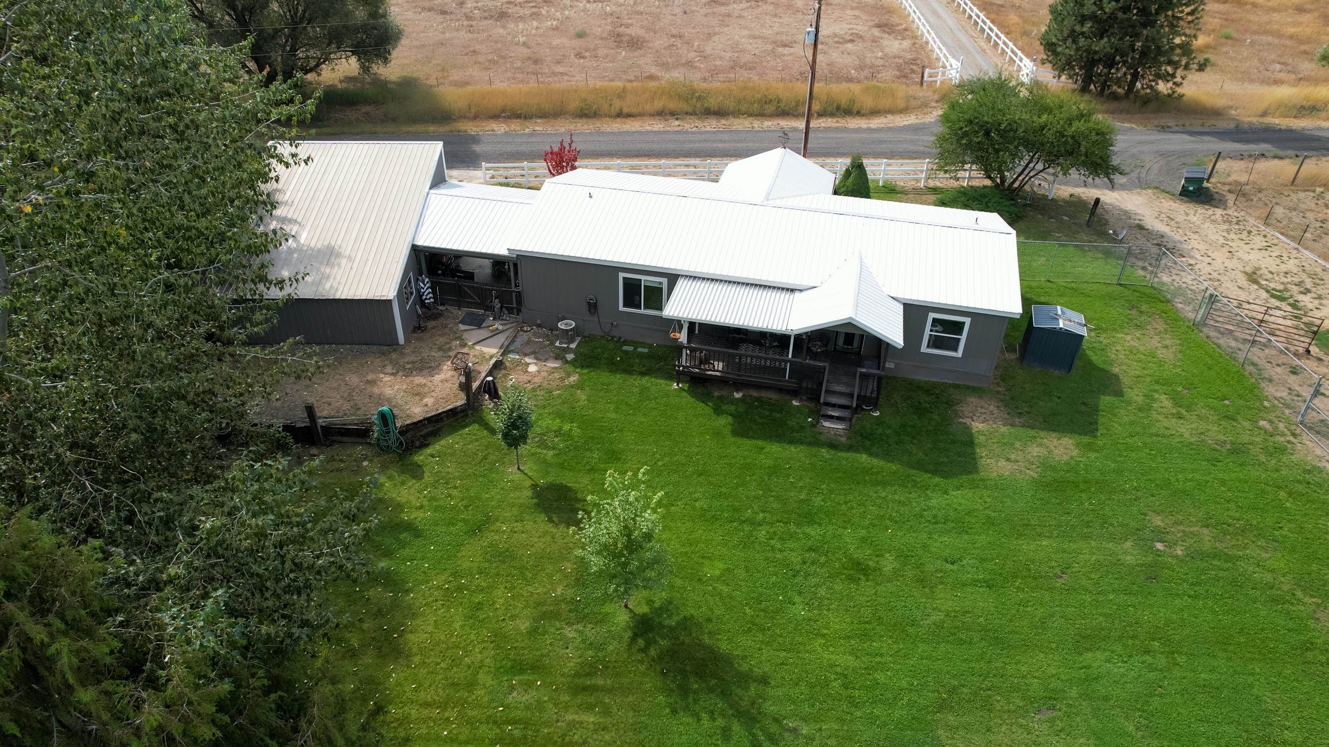 29126 North Sherman Road Deer Park, WA 99006 - Photo 3 of 28 Gallery Image 3
