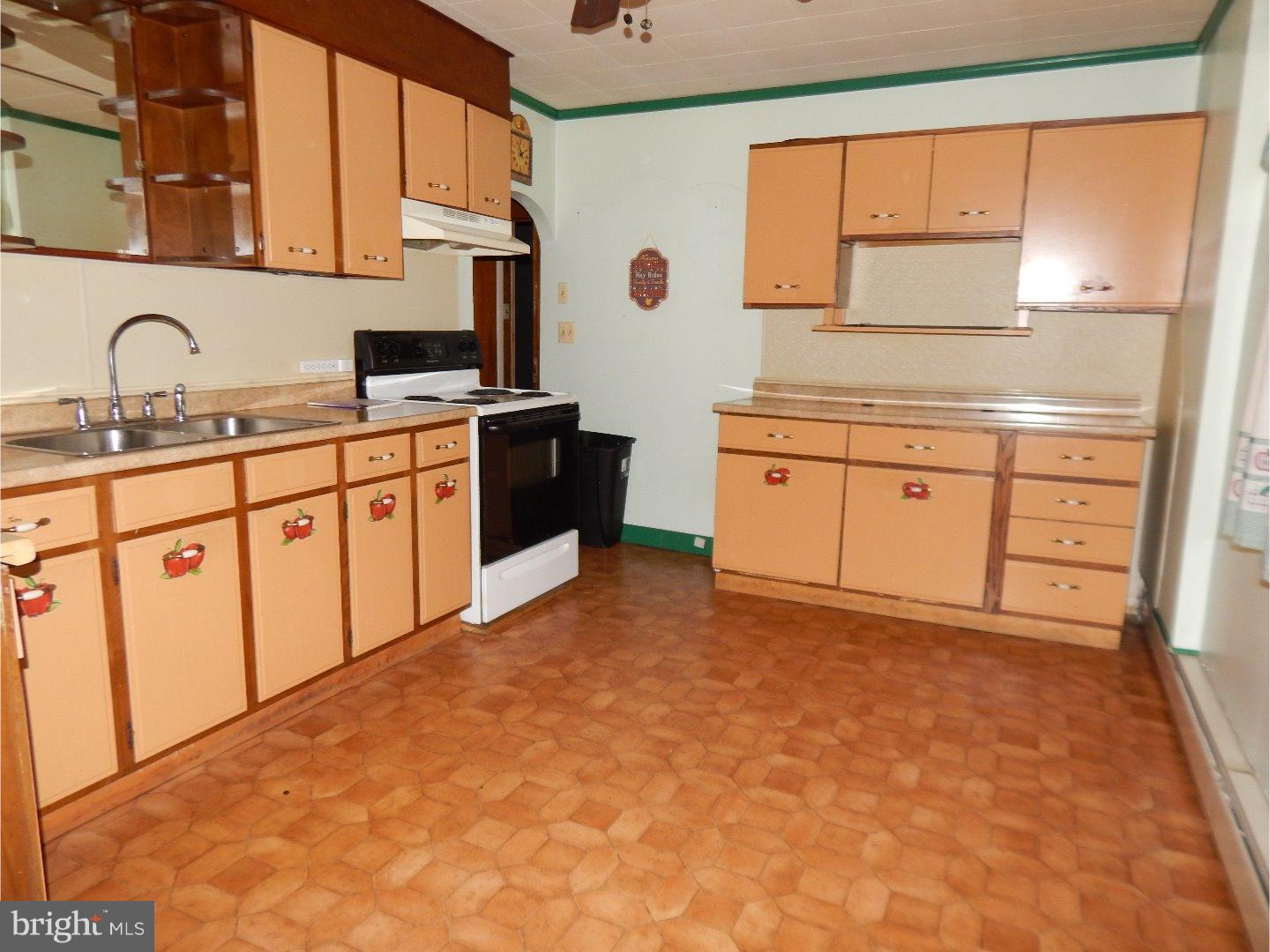 1025 Riverside Drive Pottstown, PA 19465 - Photo 3 of 7 Gallery Image 3