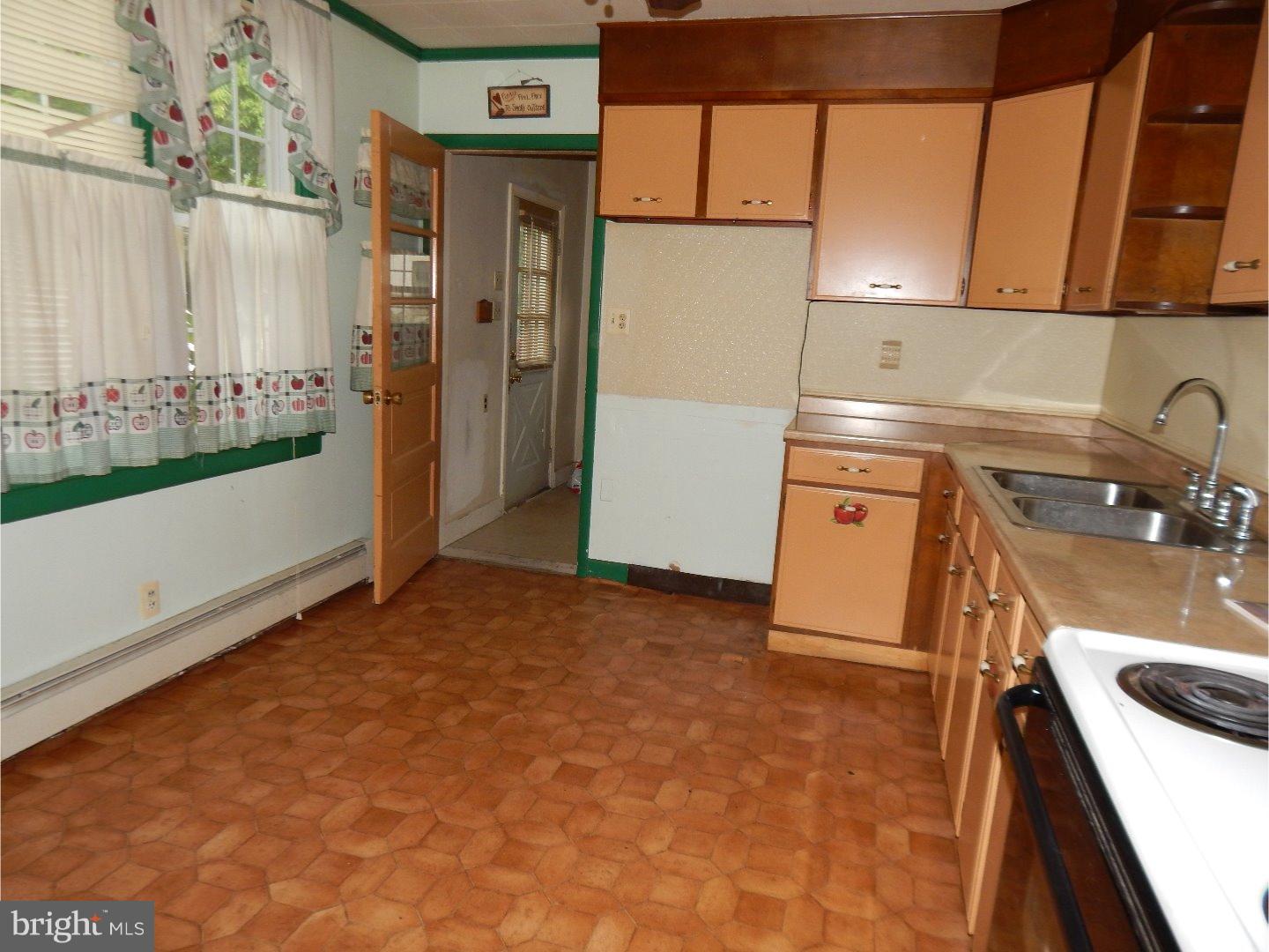 1025 Riverside Drive Pottstown, PA 19465 - Photo 4 of 7 Gallery Image 4