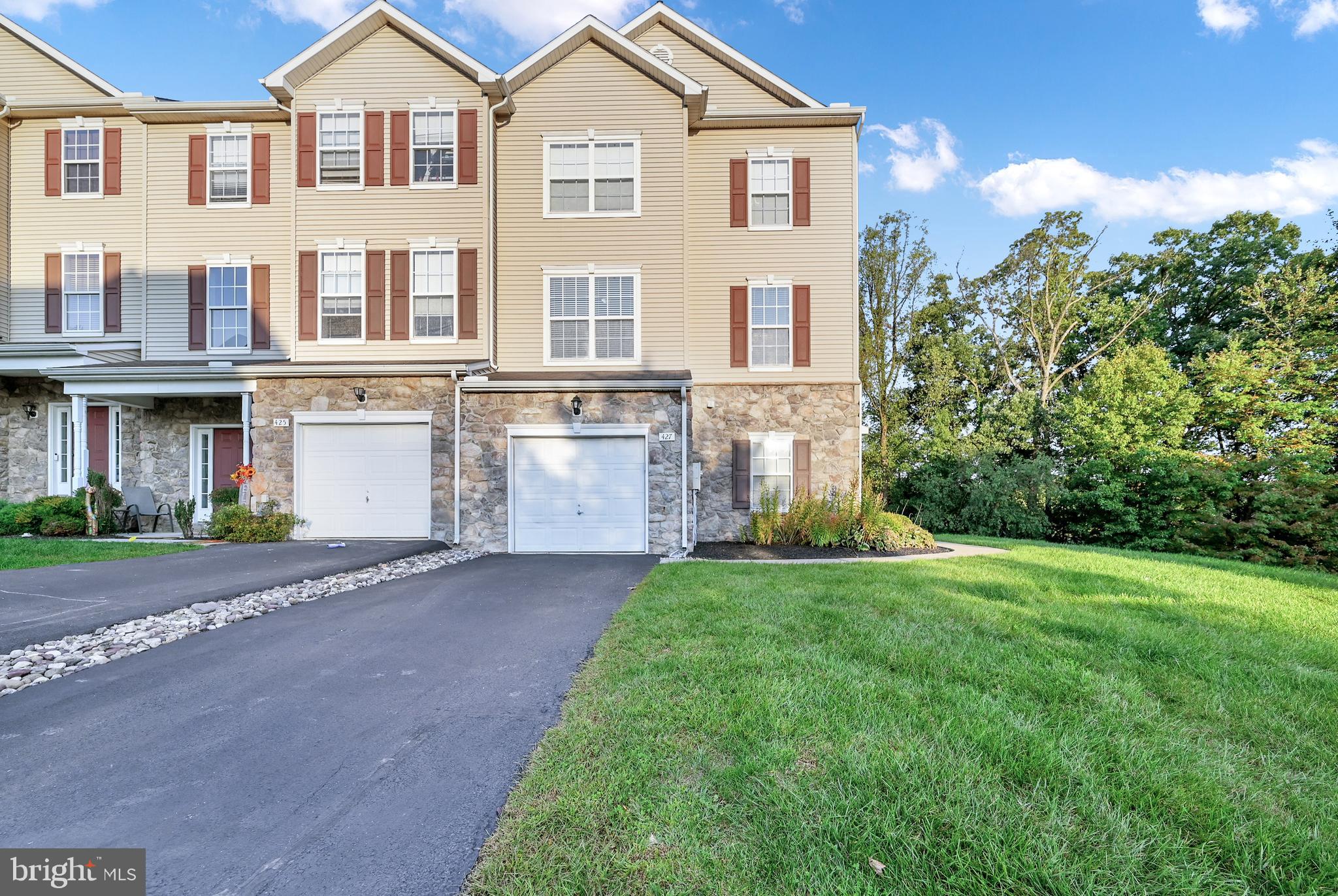 427 Marion Road York, PA 17406 - Photo 4 of 45 Gallery Image 4