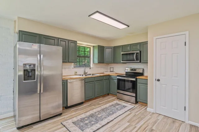 $1,600 | 212 Grand Prix Drive, Crestview, FL 32536