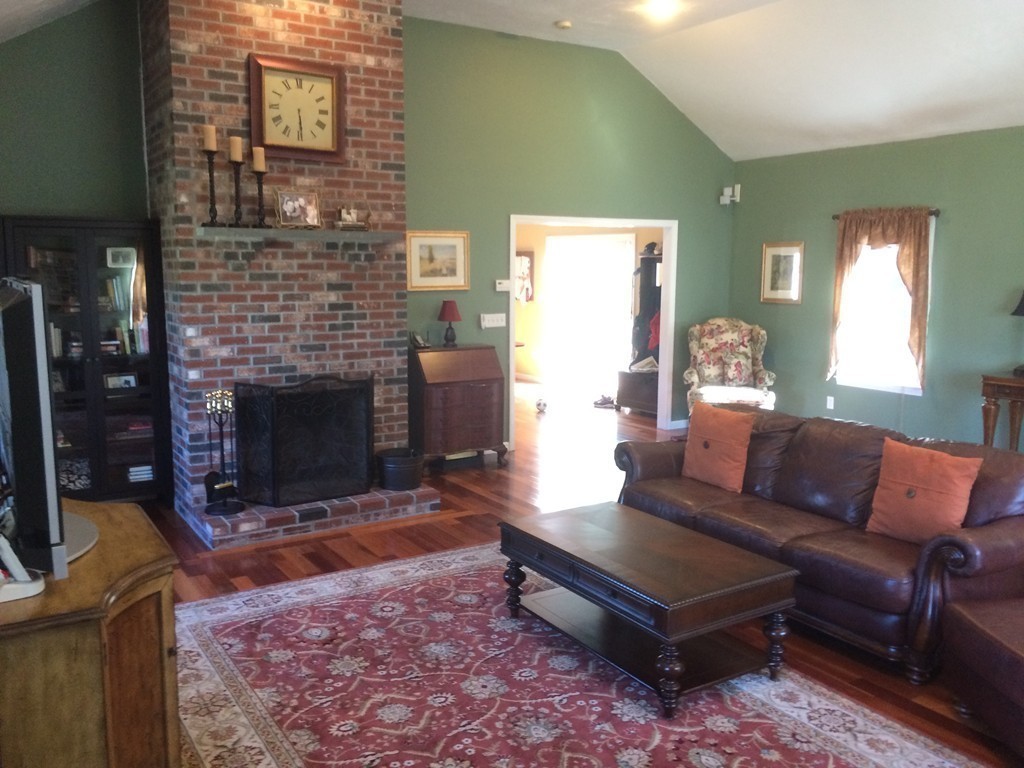 22 Roland Way Milford, MA 01757 - Photo 9 of 25 Gallery Image 9