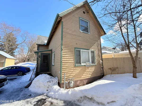 $1,400 | 304 North Main Street, Gloversville, NY 12078