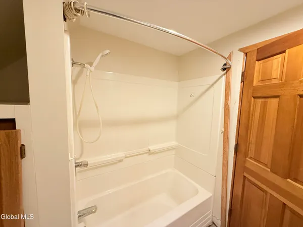 $1,400 | 304 North Main Street, Gloversville, NY 12078