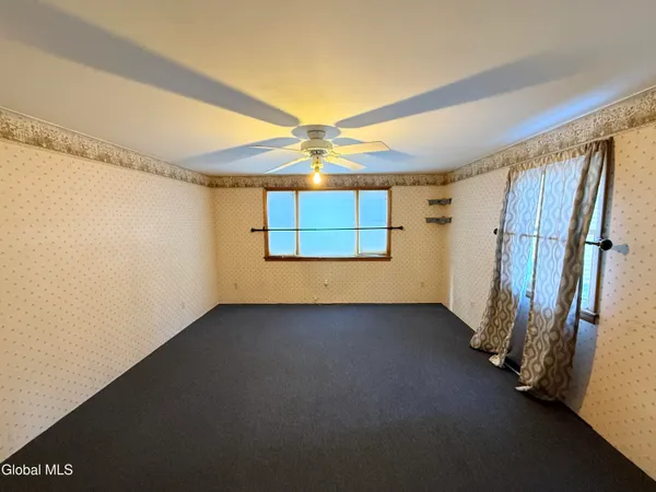 $1,400 | 304 North Main Street, Gloversville, NY 12078