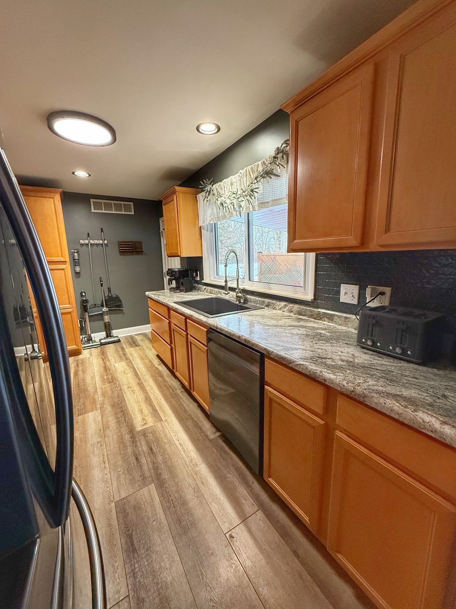 5016 Deland Road Flushing, MI 48433 - Photo 17 of 48 50195705-3dc99788-9877-492e-9c19-bb8a28b23d18.JPG