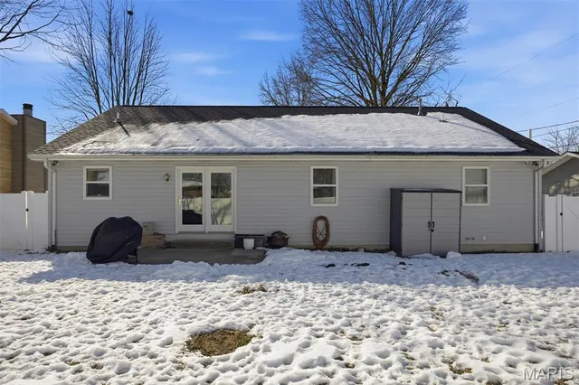 $262,000 | 150 Sunfish Drive, Highland, IL 62249