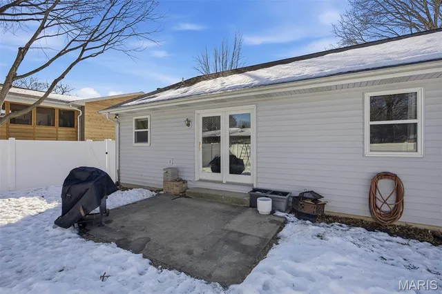 $262,000 | 150 Sunfish Drive, Highland, IL 62249