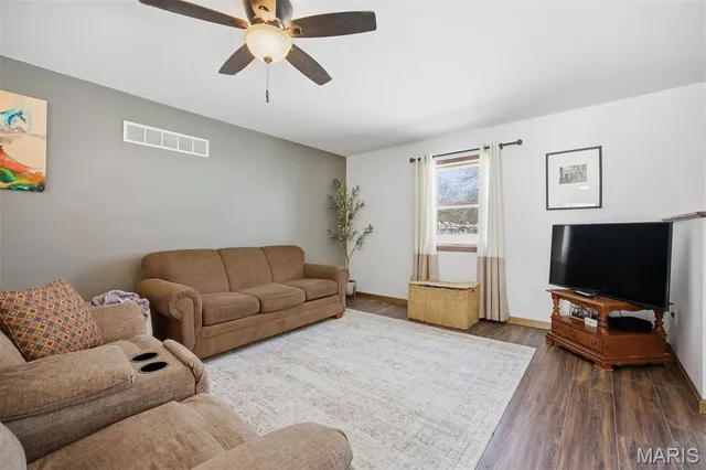 $262,000 | 150 Sunfish Drive, Highland, IL 62249