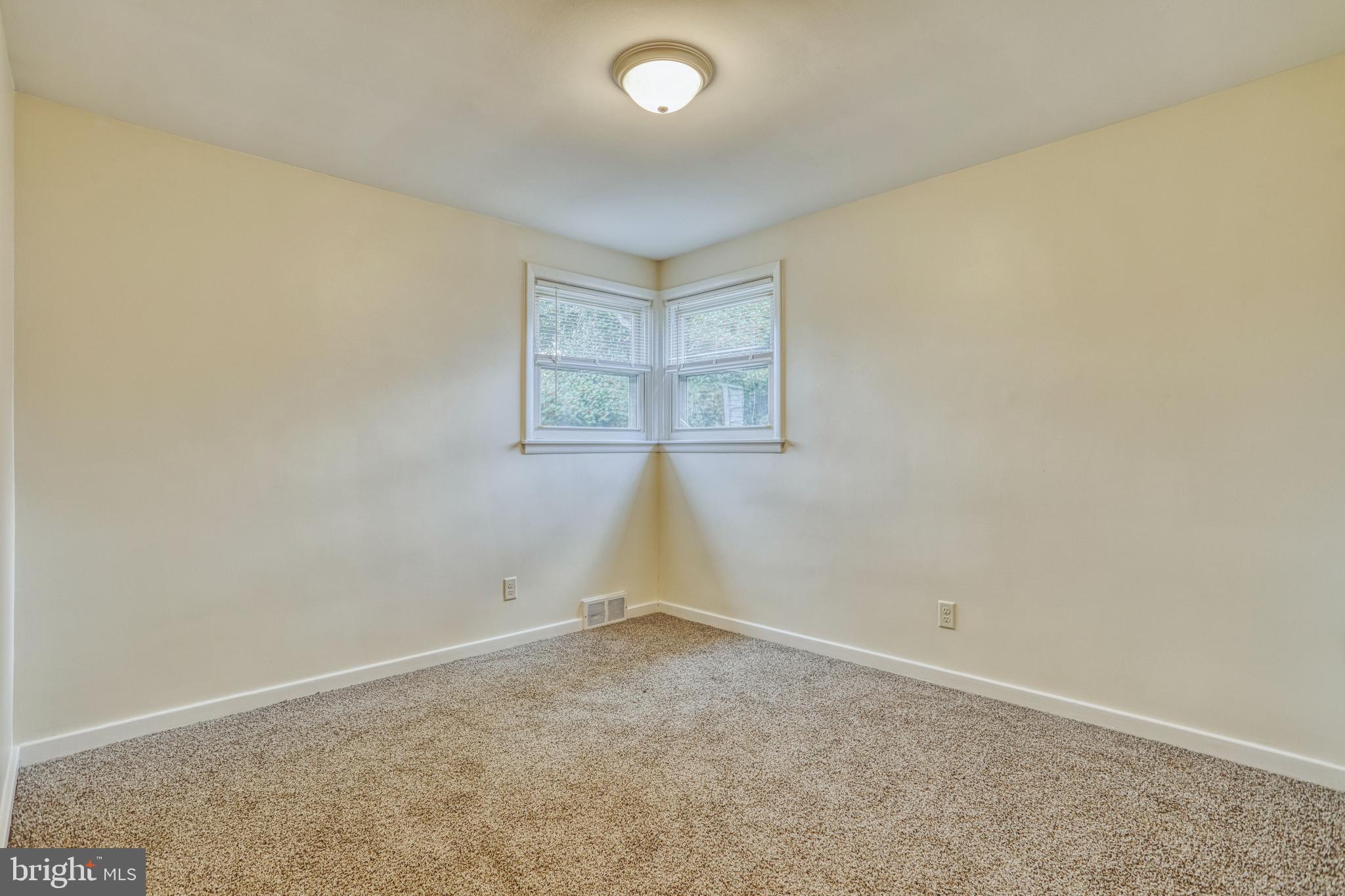 2449 Cambridge Road York, PA 17402 - Photo 29 of 39 Gallery Image 29