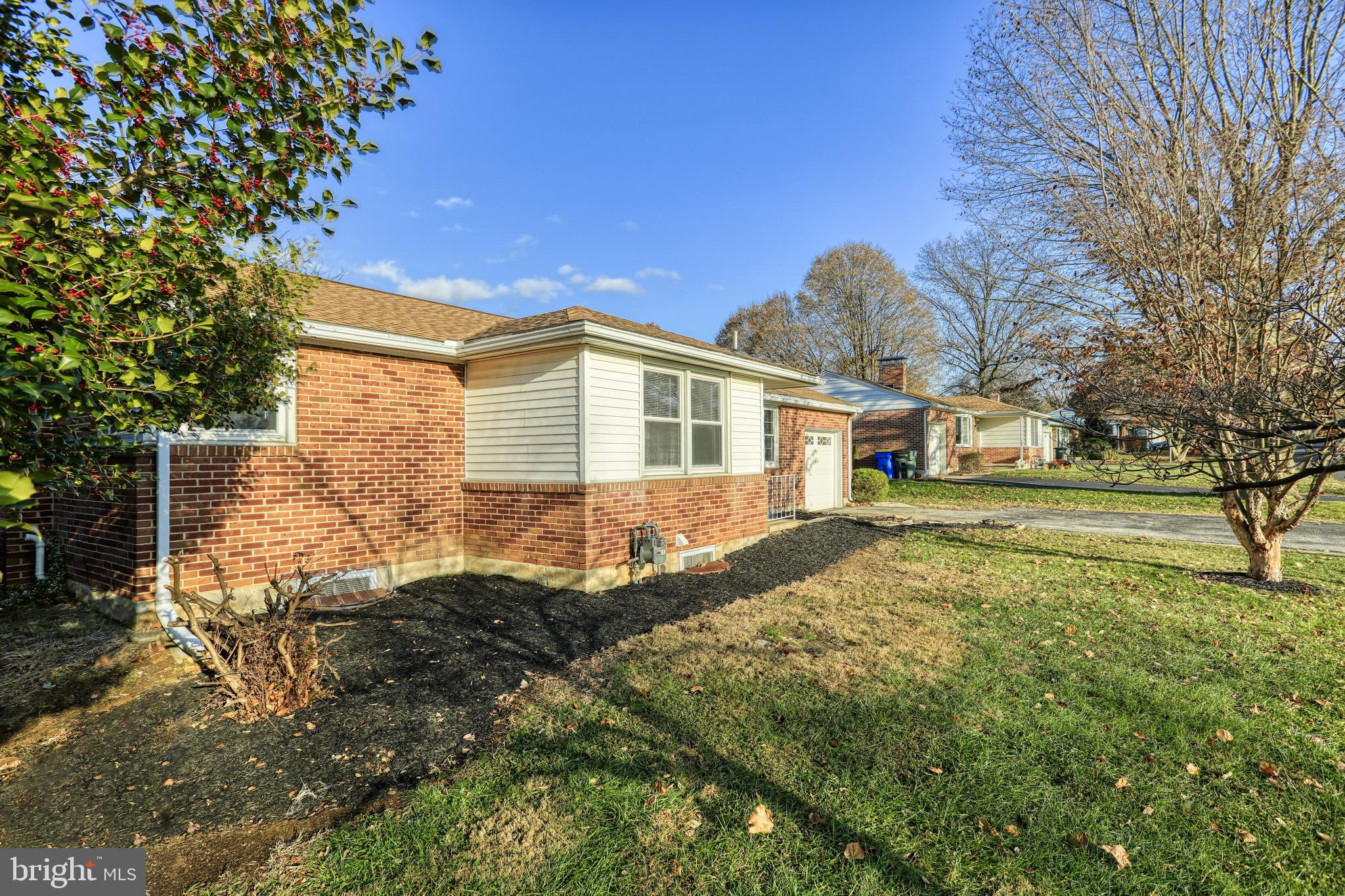 2449 Cambridge Road York, PA 17402 - Photo 4 of 39 Gallery Image 4