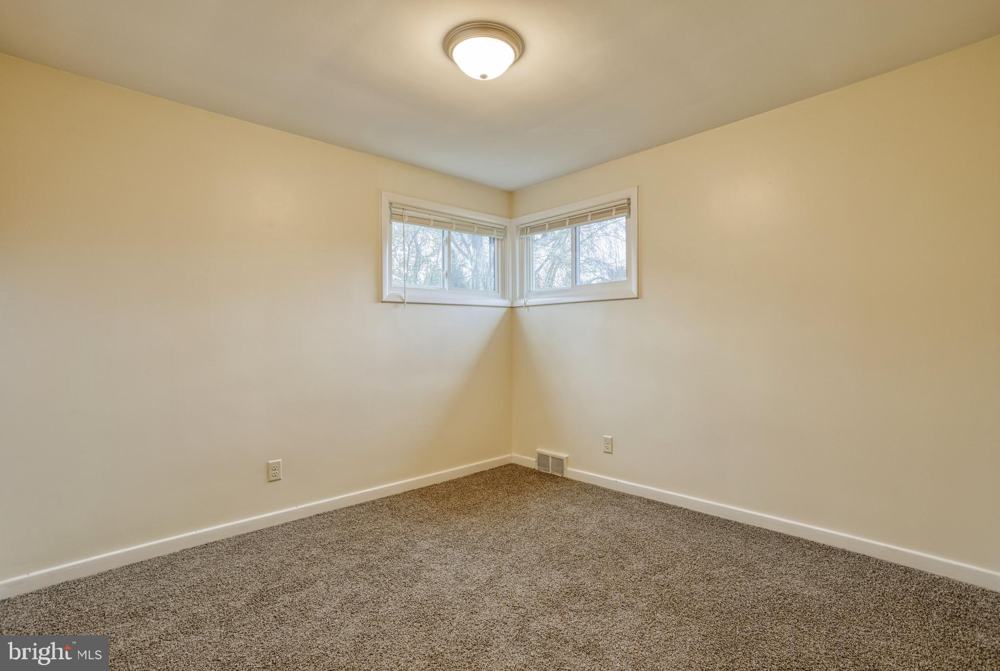 2449 Cambridge Road York, PA 17402 - Photo 31 of 39 Gallery Image 31