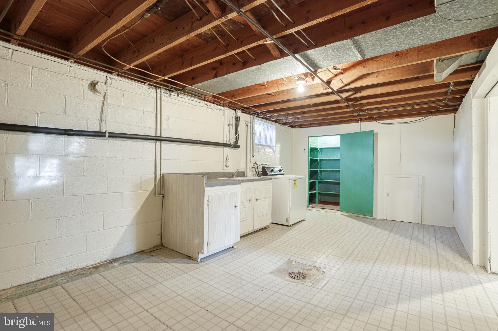 2449 Cambridge Road York, PA 17402 - Photo 36 of 39 Gallery Image 36