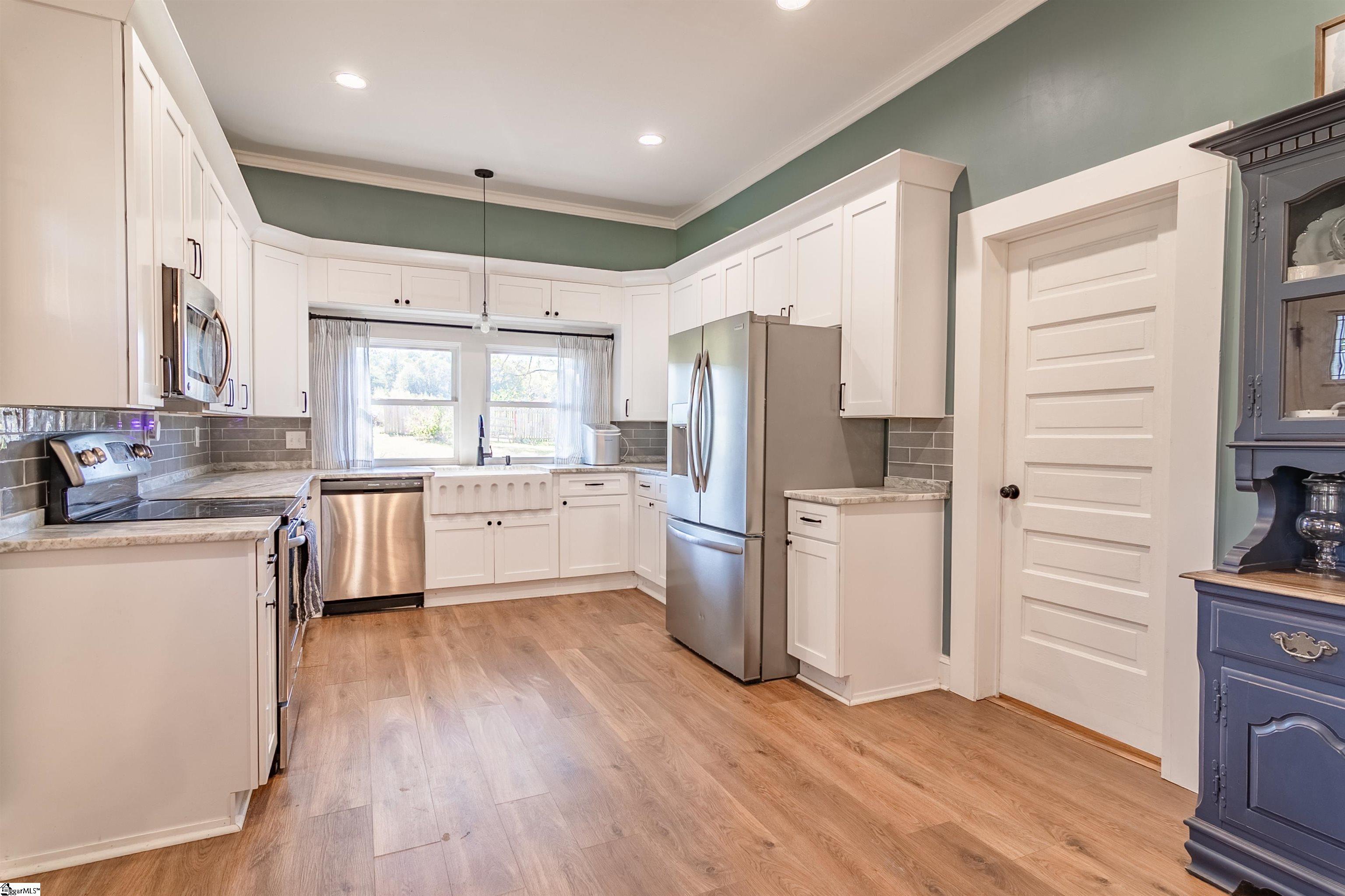 6025 Mountain View Road Taylors, SC 29687 - Photo 17 of 45 Gallery Image 17