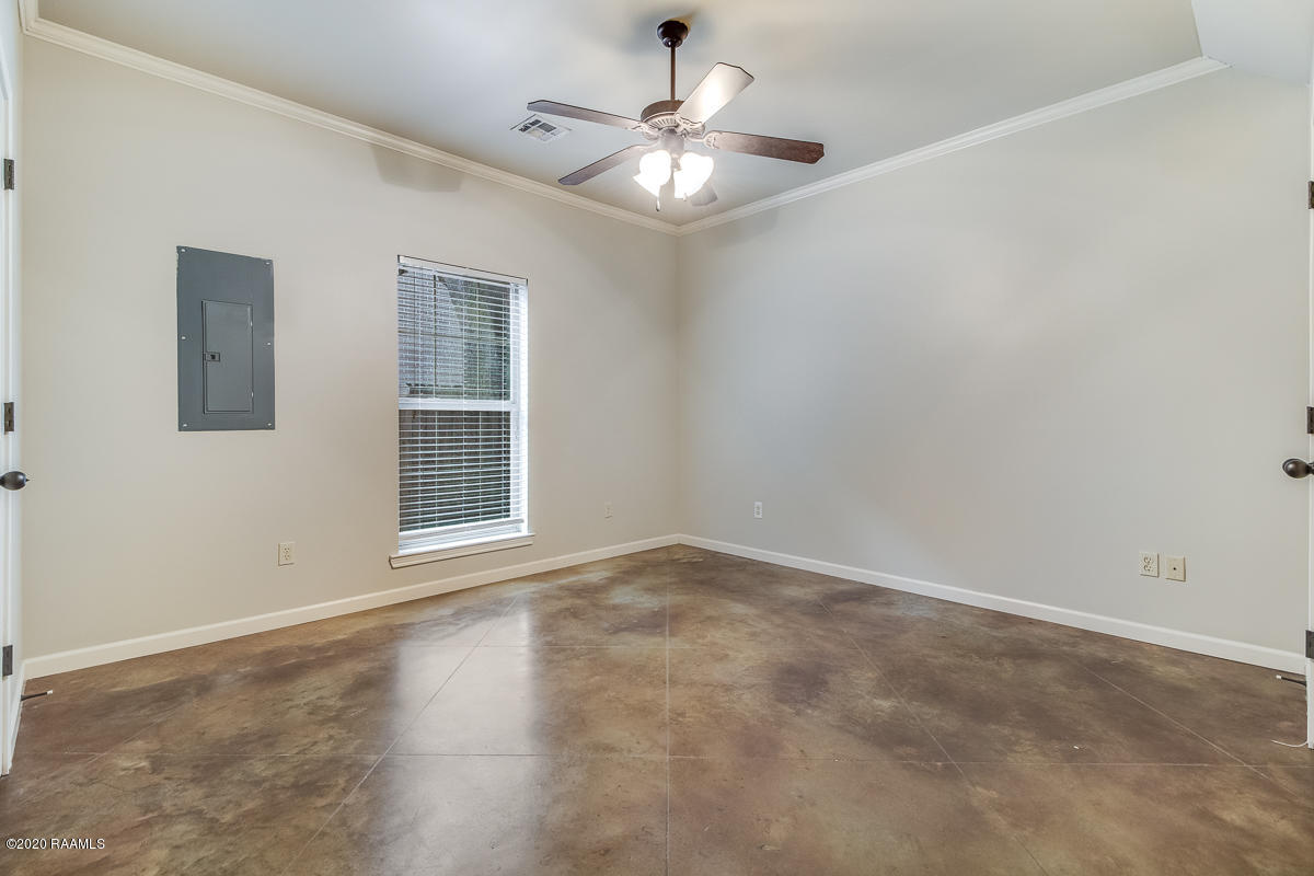 124 Deraney Lane Lafayette, LA 70503 - Photo 5 of 9 Deraney Lane-12
