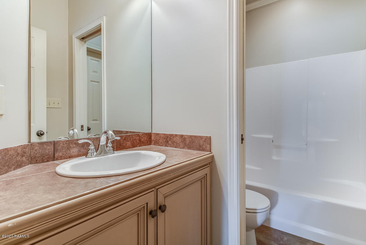 124 Deraney Lane Lafayette, LA 70503 - Photo 6 of 9 Deraney Lane-11