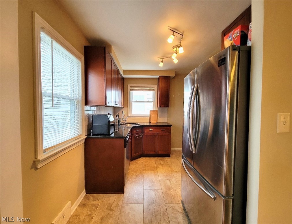 1297 Avondale Road Cleveland, OH 44121 - Photo 12 of 32