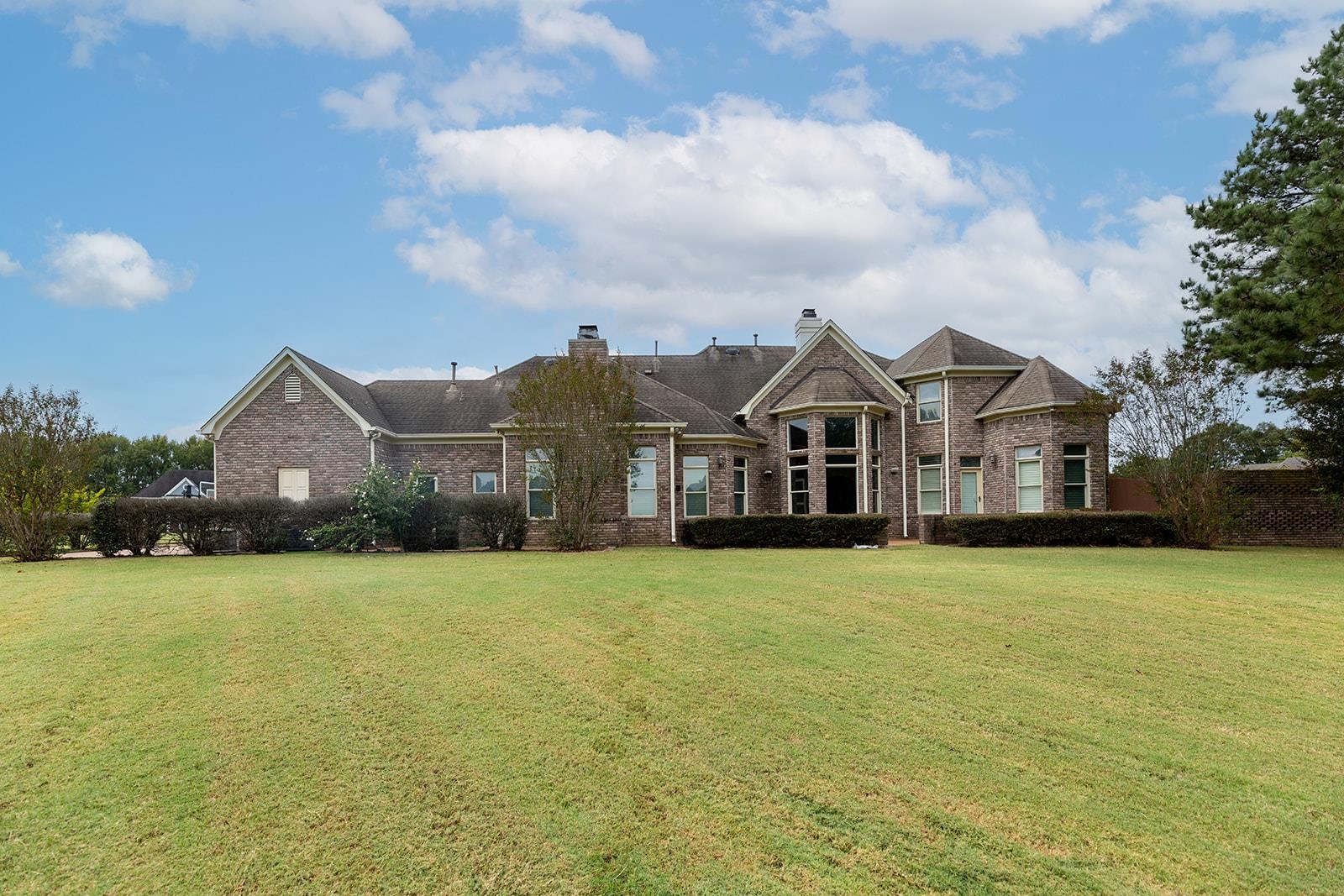 9390 Mayfield Road South Collierville, TN 38017 - Photo 4 of 40 a front view of house with yard and green space