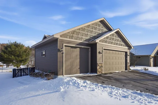 $499,900 | 354 Glenmeadow Street, River Falls, WI 54022