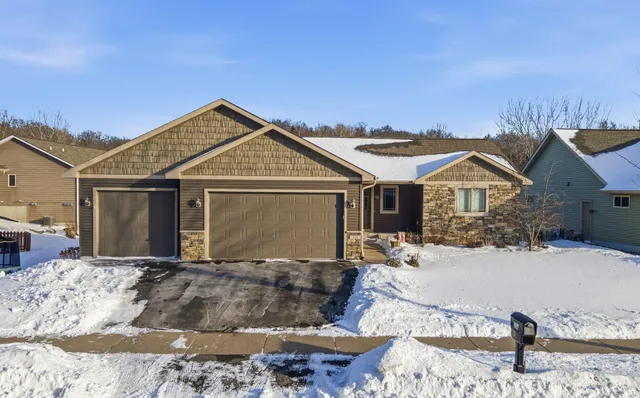$499,900 | 354 Glenmeadow Street, River Falls, WI 54022