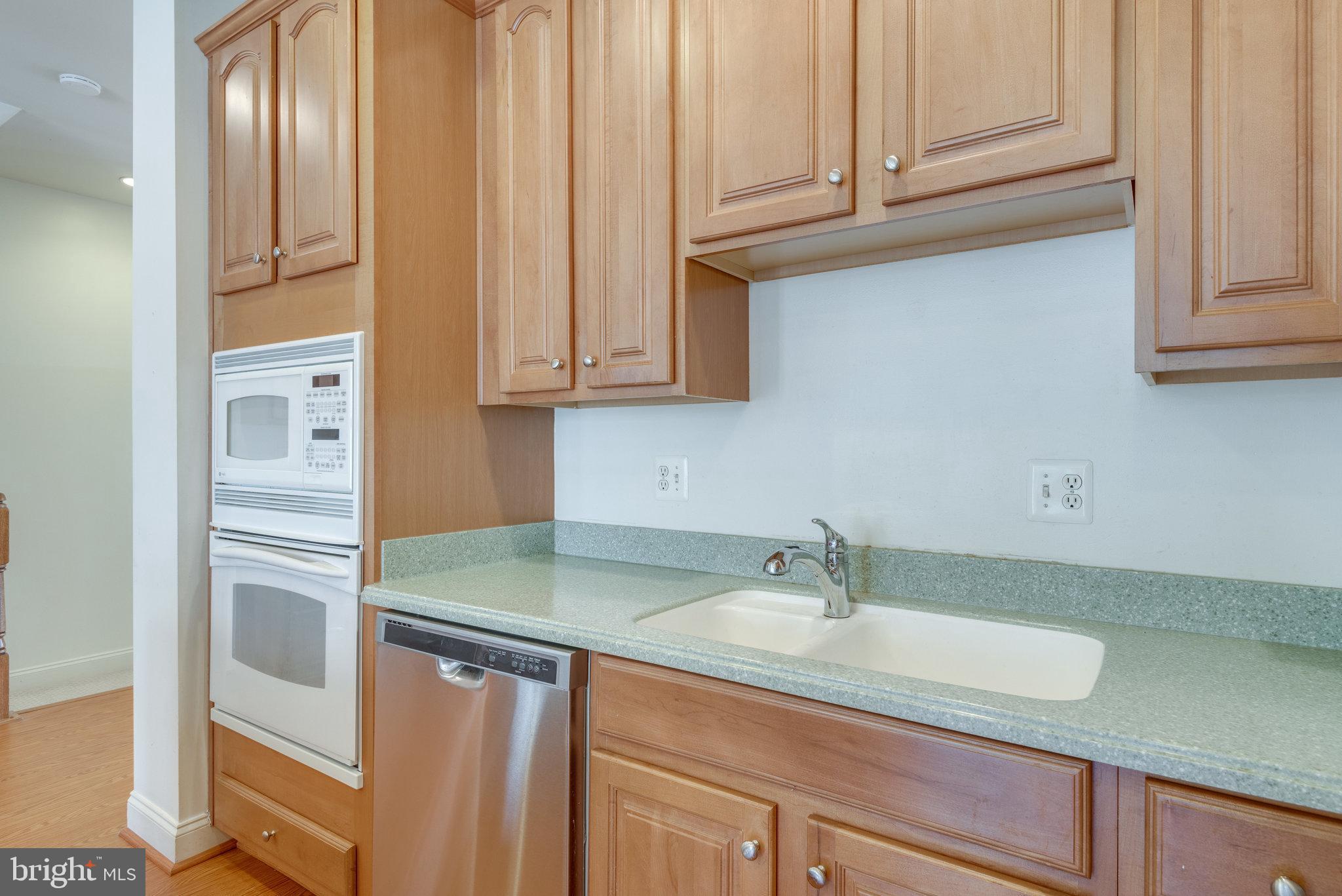 6884 Witton Circle Gainesville, VA 20155 - Photo 11 of 40 a kitchen with stainless steel appliances granite countertop white cabinets and a sink