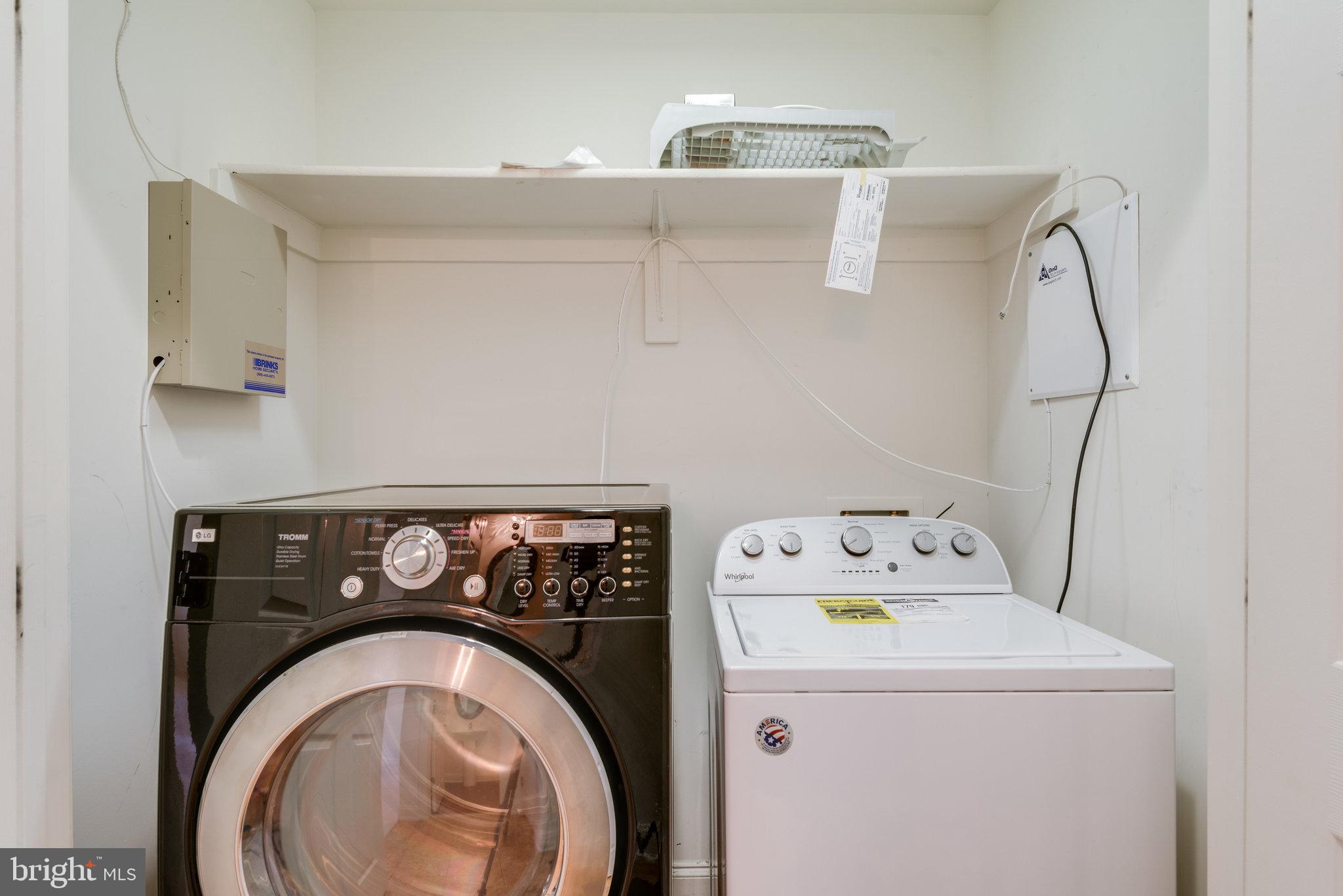 6884 Witton Circle Gainesville, VA 20155 - Photo 28 of 40 a utility room with dryer and washer