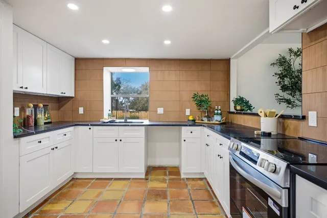 $480,000 | 6302 Cypress Creek, Windcrest, TX 78239