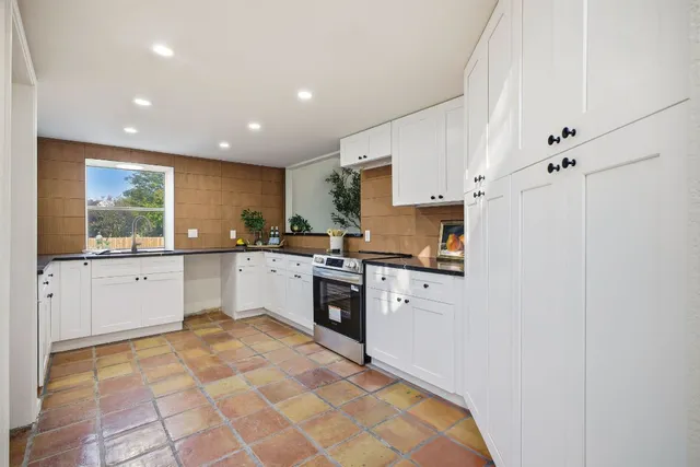 $480,000 | 6302 Cypress Creek, Windcrest, TX 78239