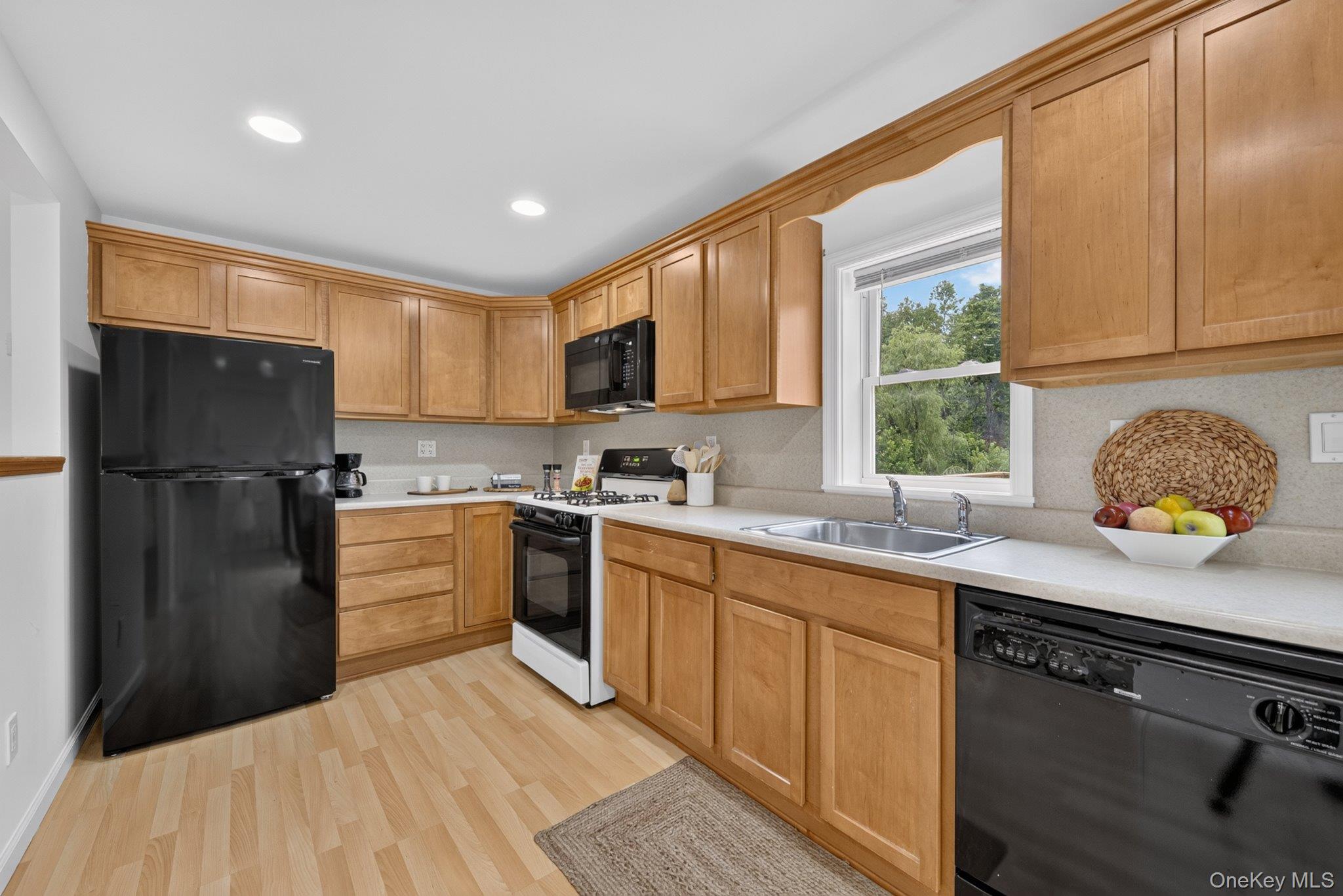 72 Furnace Dock Road Croton-on-Hudson, NY 10520 - Photo 4 of 19