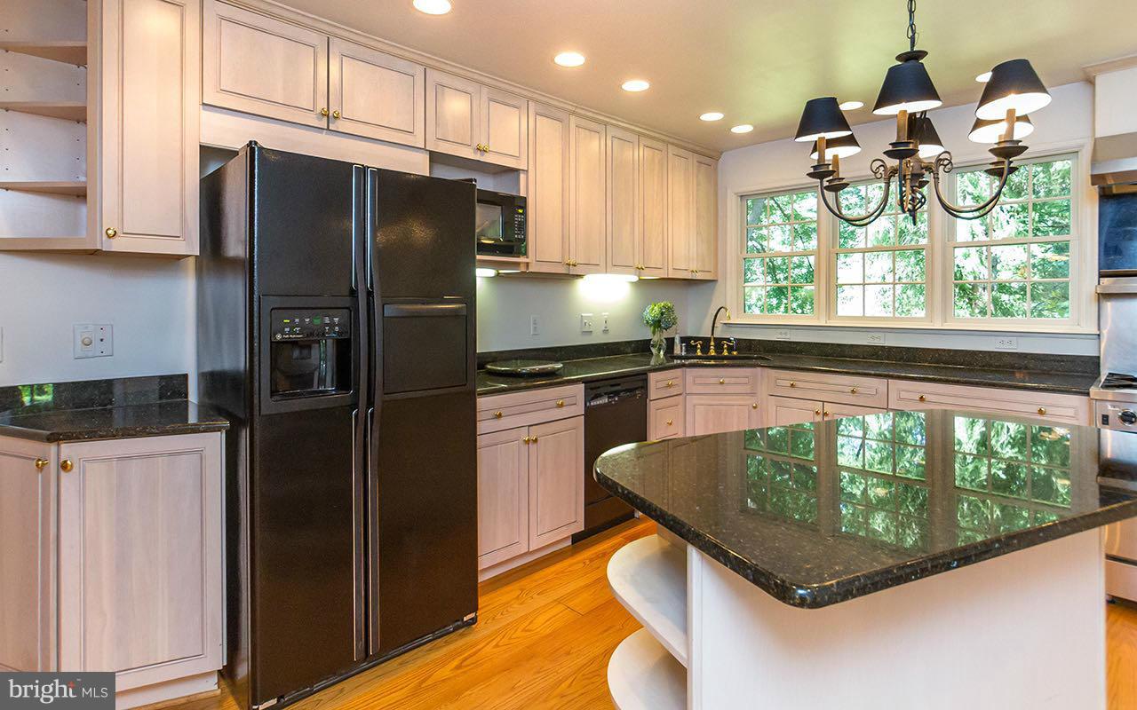 2823 Benson Mill Road Sparks, MD 21152 - Photo 20 of 30 Kitchen w/center island & granite counters