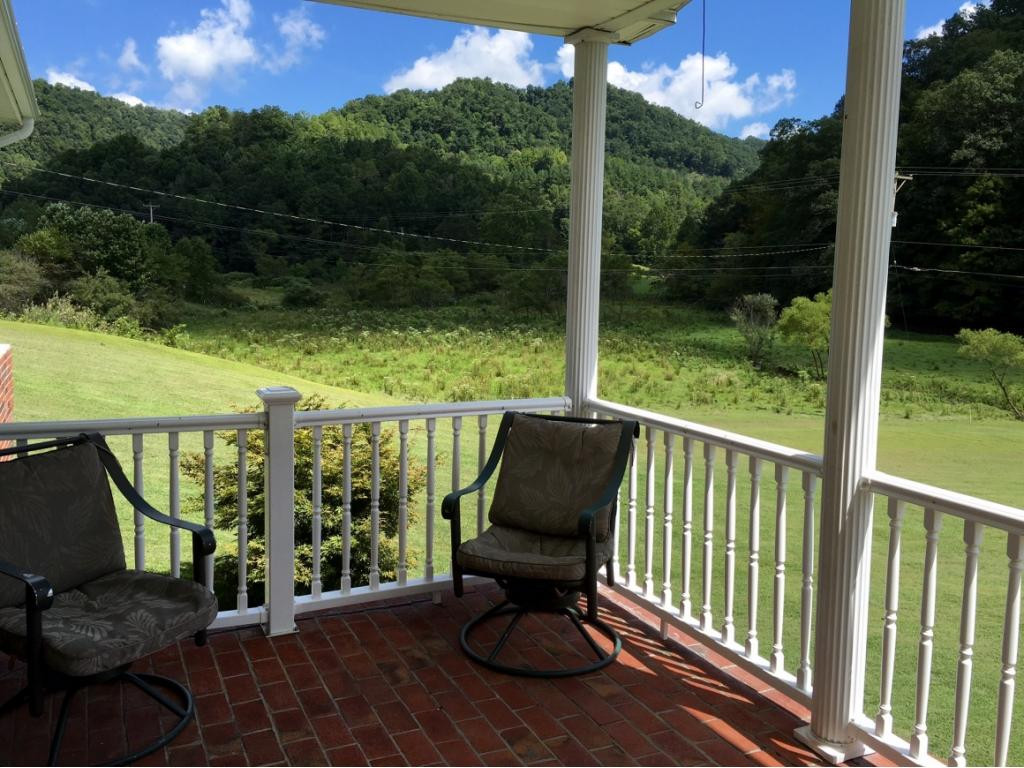 5128 Hummingbird Road Coeburn, VA 24230 - Photo 3 of 36 Come Sit Visit