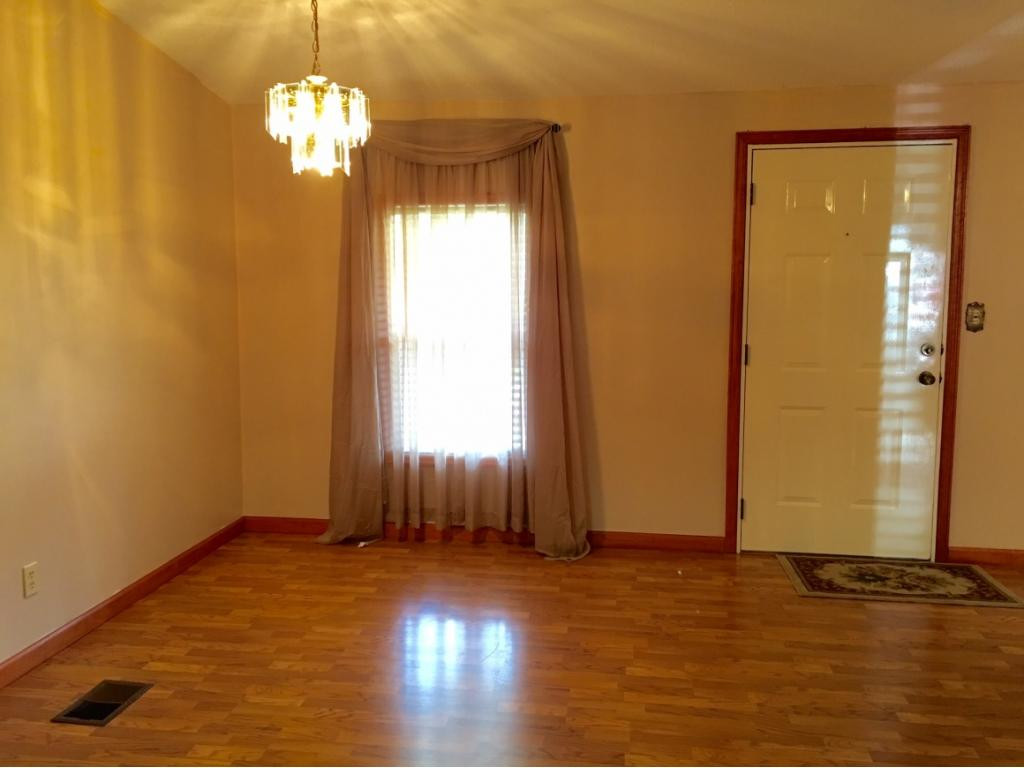 5128 Hummingbird Road Coeburn, VA 24230 - Photo 5 of 36 Come on in