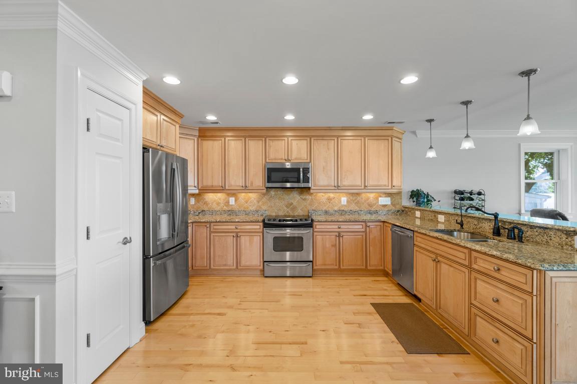 8100 Main Creek Road Pasadena, MD 21122 - Photo 15 of 40 Recessed lighting to set the mood