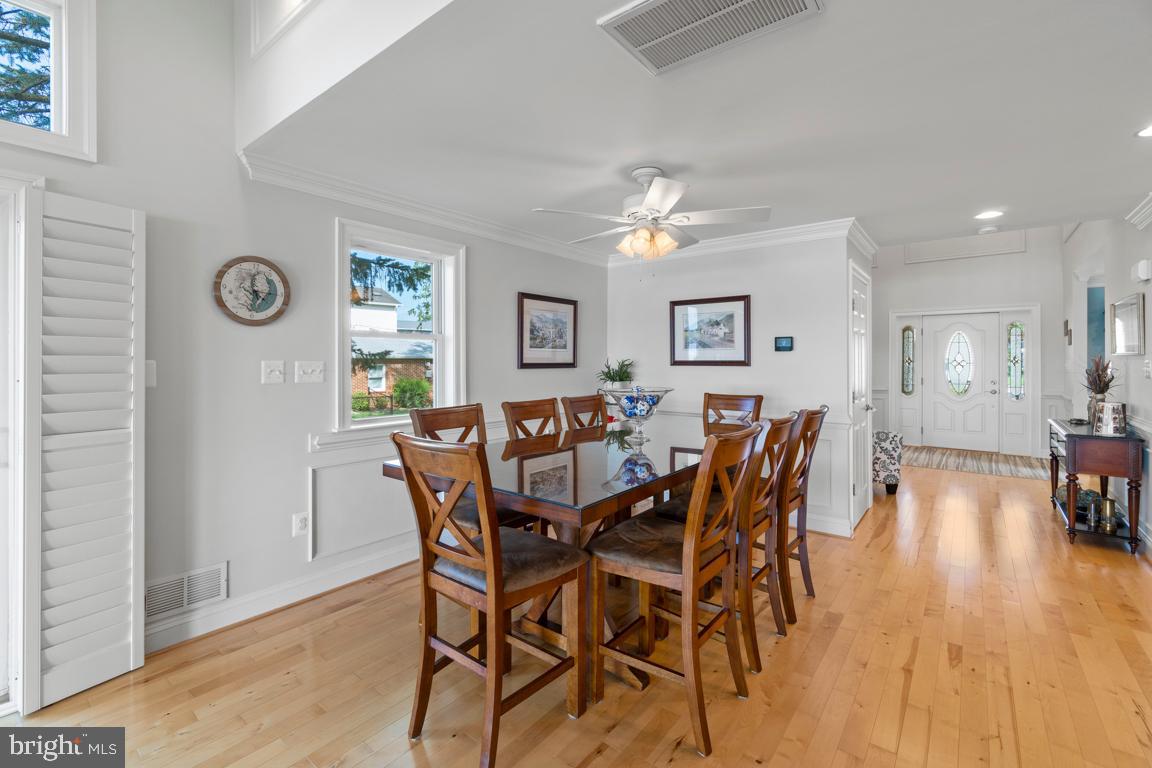 8100 Main Creek Road Pasadena, MD 21122 - Photo 16 of 40 Easy access from dining to kitchen